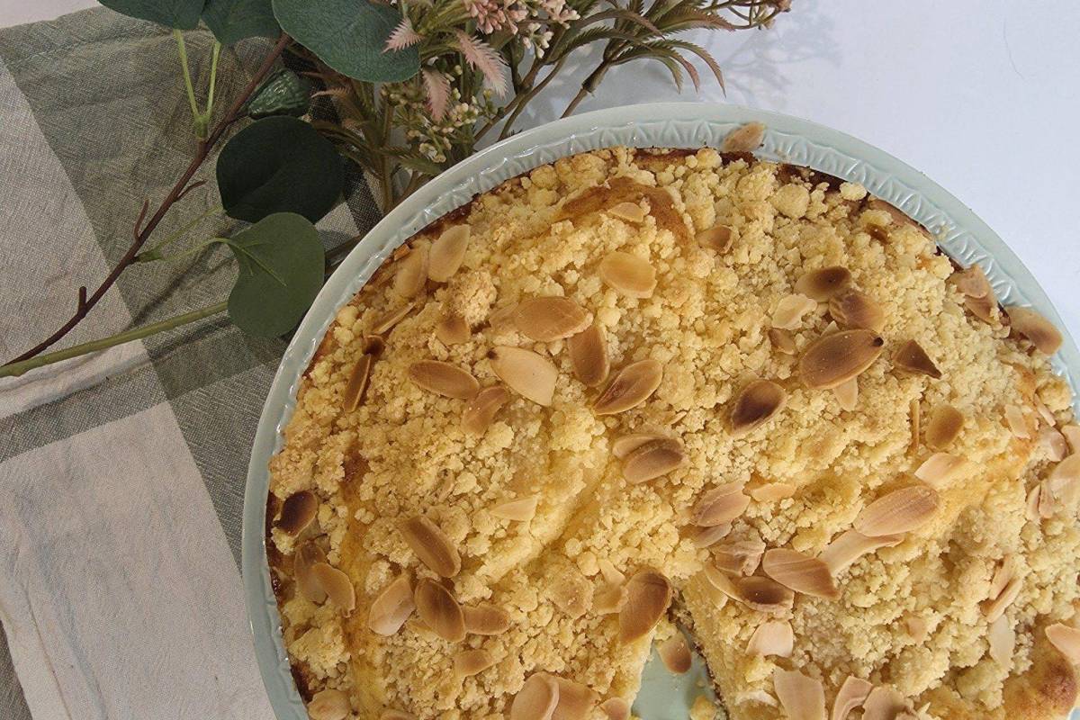 Pear Crumble Cake Image